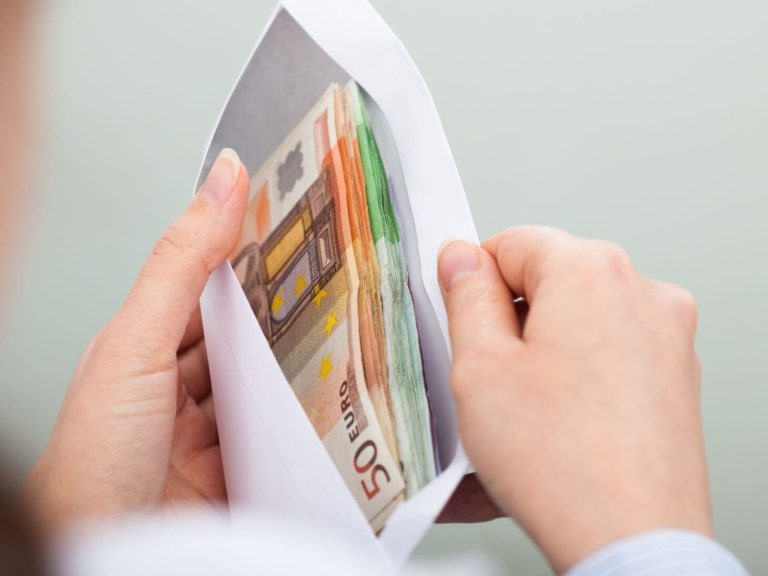 Дело о зарплате в конвертах на более чем 3 млн евро ушло в прокуратуру