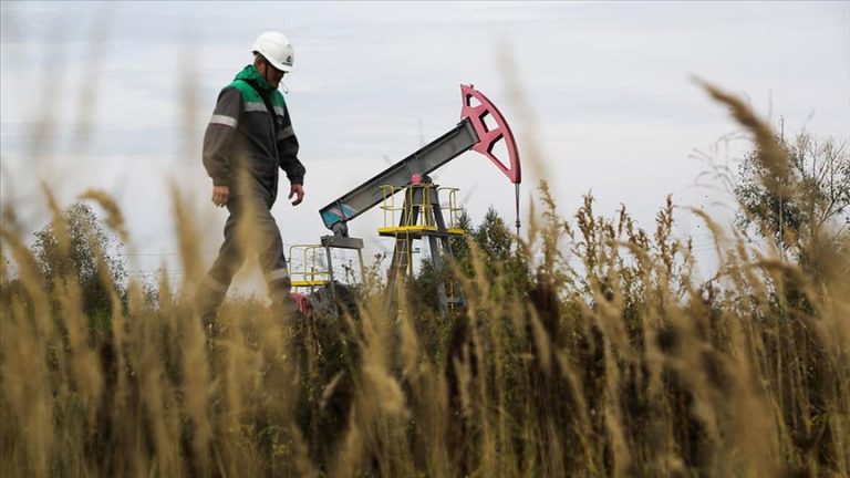 Нефть дешевеет на опасениях по поводу банковского кризиса