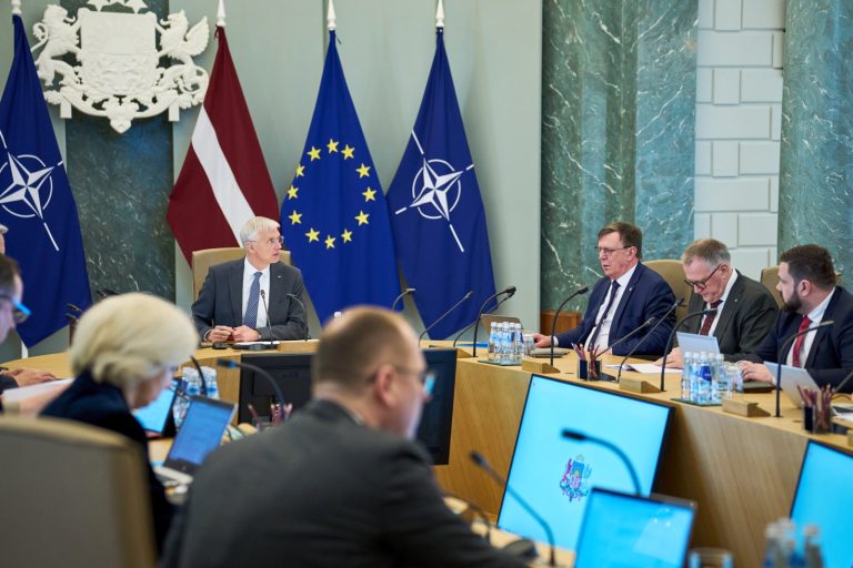 Кариньш: министерства ежегодно не используется около 100 млн евро бюджетных средств
