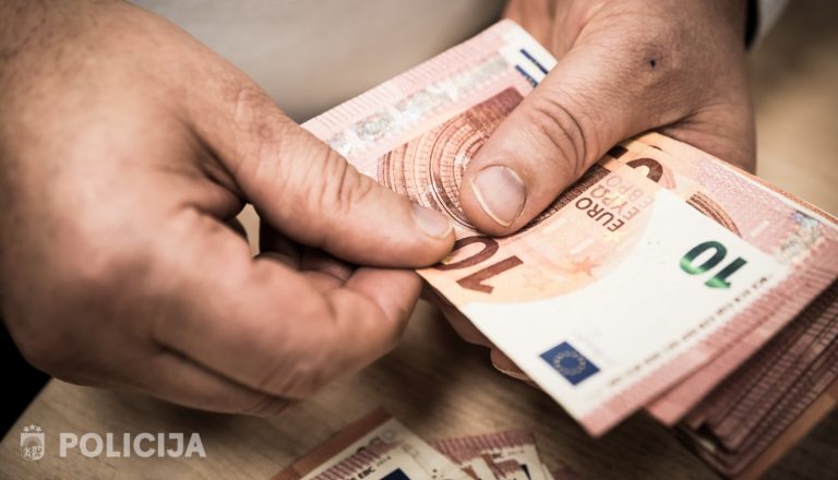 В Резекне пьяный водитель предложил полицейским взятку в 200 евро