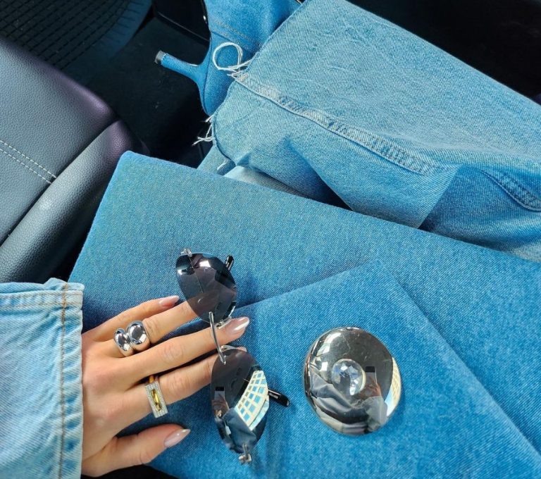 Как модницы стилизуют total denim в 2023 году — подсматриваем в Instagram