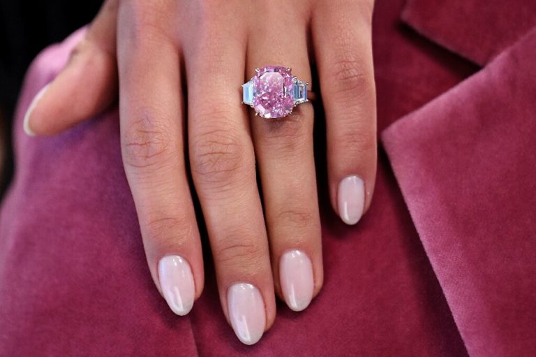 Налетай: редчайший бриллиант Enternal Pink выставили на аукцион за 35 млн долларов