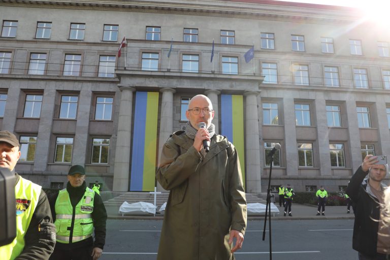 8 марта в Риге партия Павлютса проведет пикет в поддержку медиков