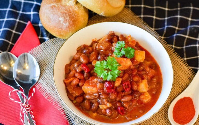 Когда хочется горяченького: вкусный фасолевый суп с колбасой