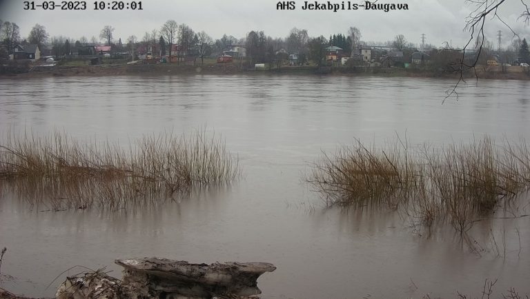 В Даугаве продолжается повышаться уровень воды