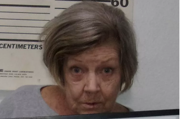 Бонни без Клайда: в США 78-летнюю женщину судят за ограбление банка — это ее третий налет на финансовые учреждения
