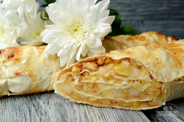 Яблочно-банановый штрудель из лаваша. Идеально быстрый рецепт