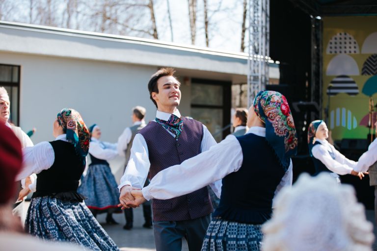 Рижская дума хочет ввести абонементы на транспорт во время Праздника песни и танца