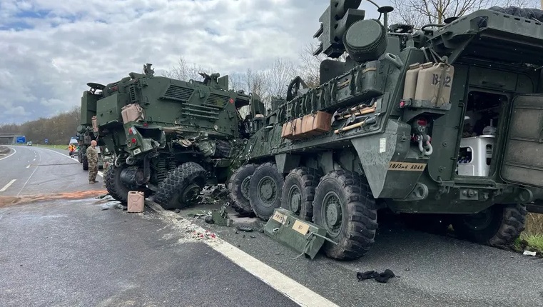 В Германии военные бронеавтомобили США попали в ДТП: есть пострадавшие военные