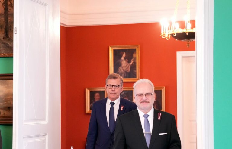 Политолог прогнозирует несколько туров выборов президента Латвии