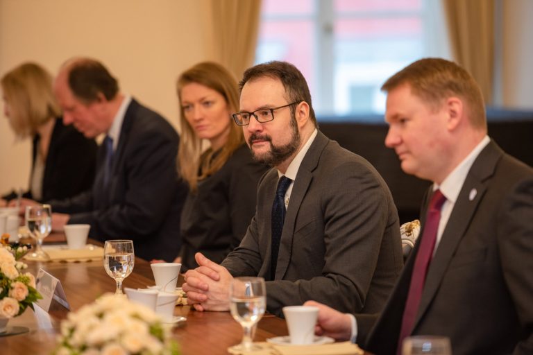 «Прогрессивные» все еще не определились со своим кандидатом на пост президента Латвии