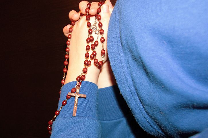 В Риге по подозрению в сексуальном насилии над ребенком задержан священник