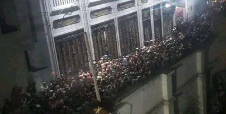 Из-за давки в столице Йемена погибли более 80 человек — они пытались получить по $9 гуманитарной помощи