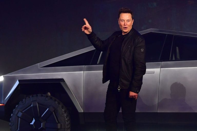 Маск объявил сроки поставки Tesla Cybertruck
