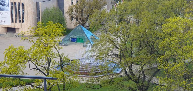 В Риге заработали фонтаны