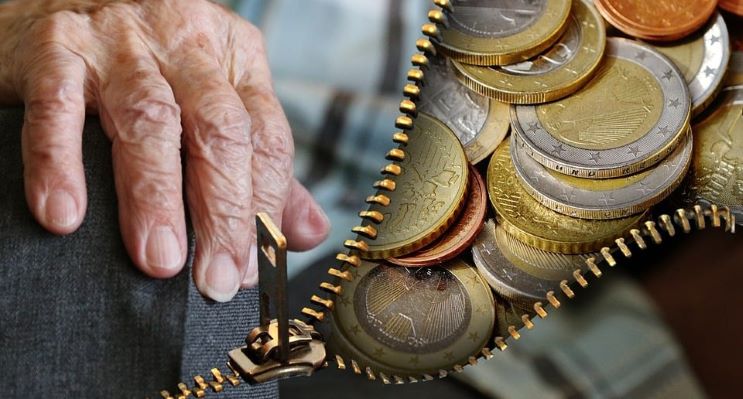 Исследование: две трети населения Латвии не могут себя финансово обеспечить без помощи со стороны