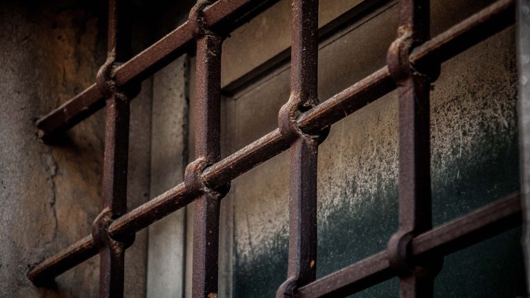 В Малайзии смертную казнь разрешили заменять на удары палкой