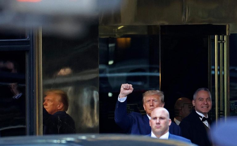 Трамп заключен под стражу до предъявления обвинений