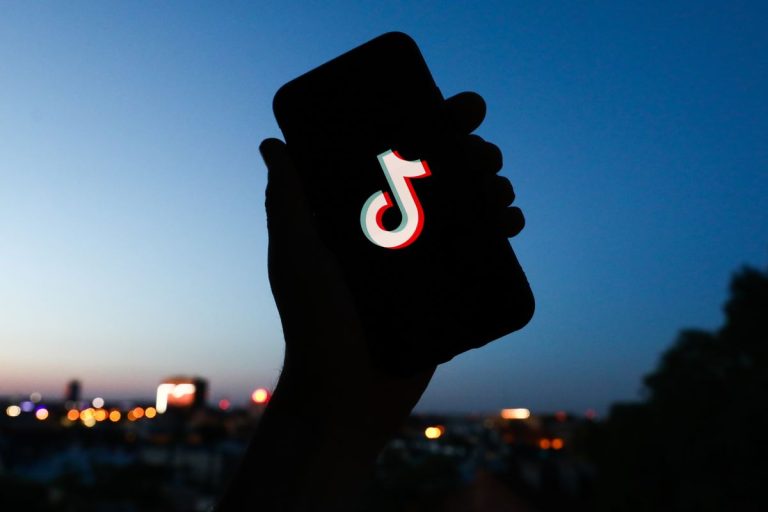Австралия забанит соцсеть TikTok — обеспокоенность в слежке растет