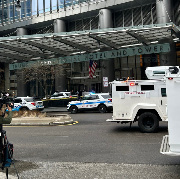 Вооруженная винтовкой женщина вошла в отель Трампа; полиция оцепила весь район
