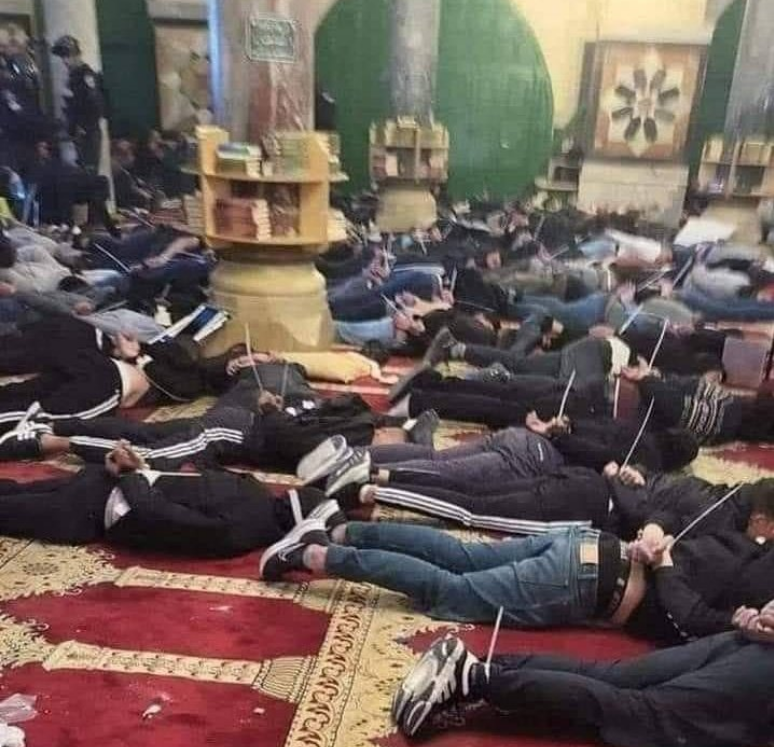 В мечети Аль-Акса в Иерусалиме происходят столкновения — в ООН потрясены насилием израильских сил