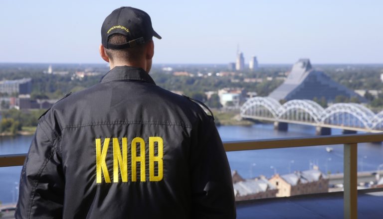 Чиновников из МИД накажут за выдачу денежных премий самим себе