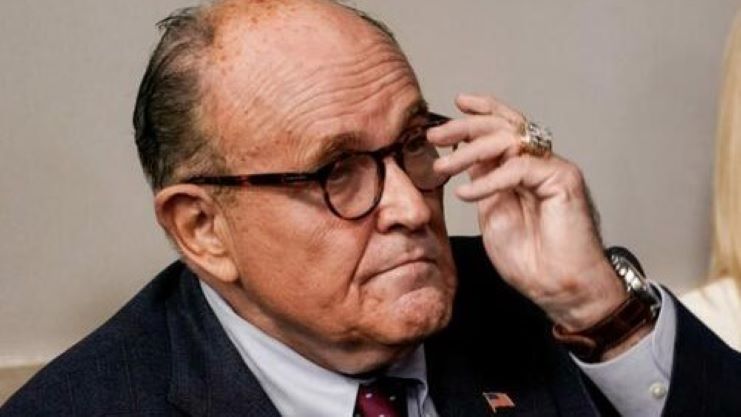 Бывшего мэра Нью-Йорка и адвоката Трампа Руди Джулиани обвиняют в сексуальных  домогательствах