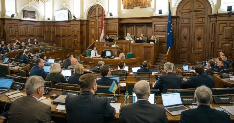 Сейм оценит инициативу о досрочном выходе на пенсию многодетных родителей