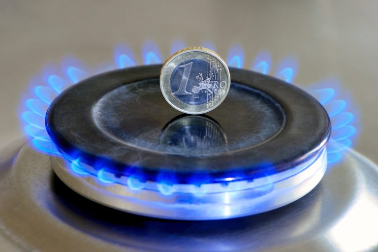 Цена на газ в Европе упала до уровня 2-летней давности