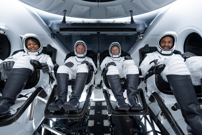 SpaceX запустила второй корабль с космотуристами к МКС