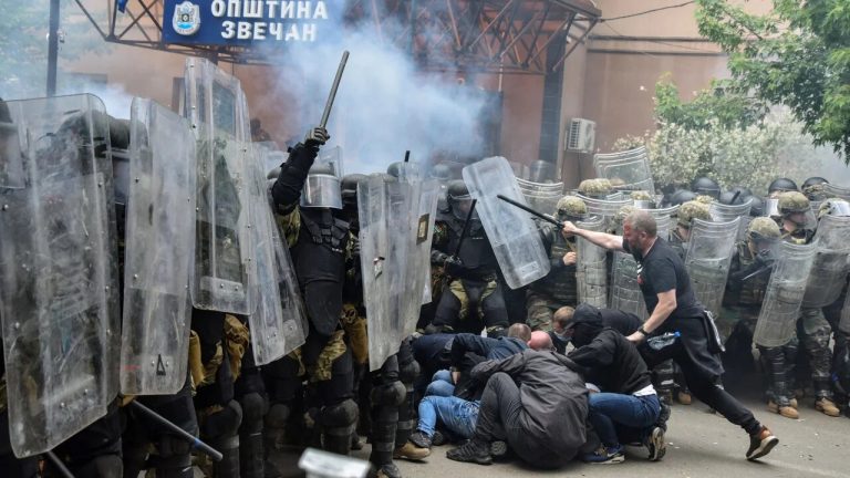 Латвийским солдатам в Косово ничего не угрожает. Ранены итальянские и венгерские миротворцы