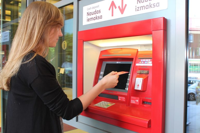 В ночь на воскресенье платежные карты и банкоматы «Citadele» могут не работать