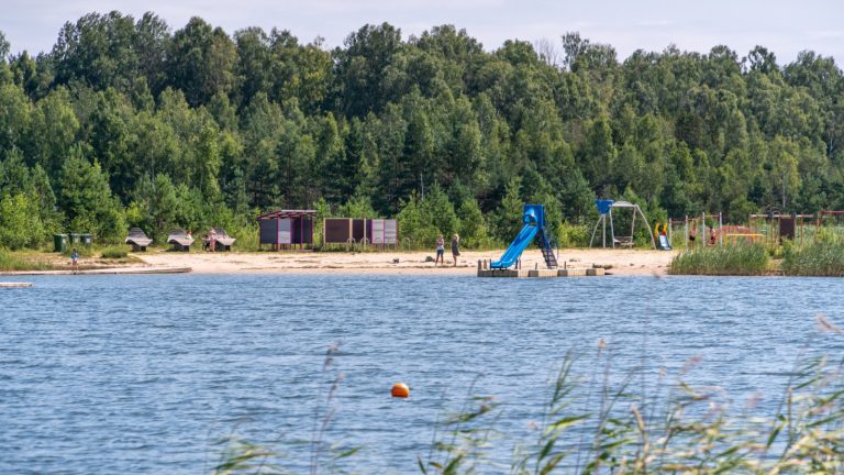 Разница в 7 (!) градусов. Температура воды в местах для купания в Риге: от + 13 до + 20