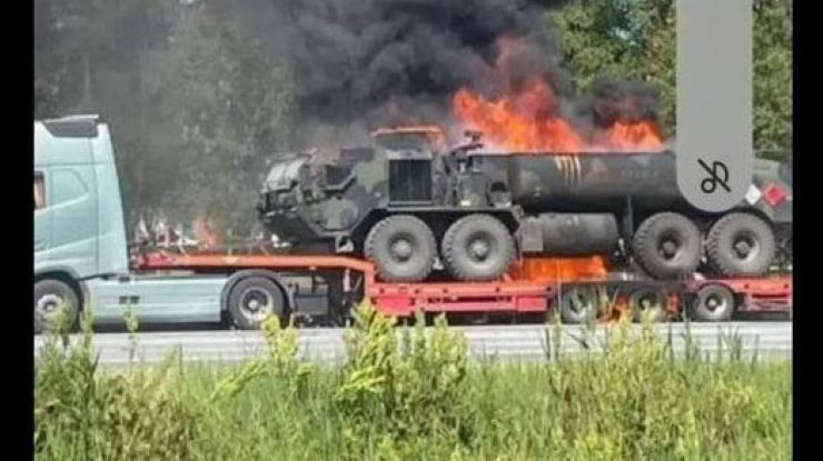 В Саласпилсе загорелся военный бензовоз
