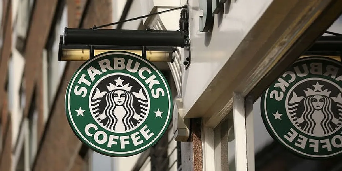 Starbucks заплатит уволенной белой сотруднице почти 27 млн долларов по делу о расовой дискриминации