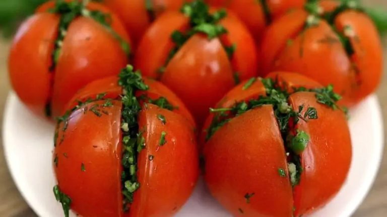 Круче малосольных огурцов! Быстрые помидоры в летнем маринаде