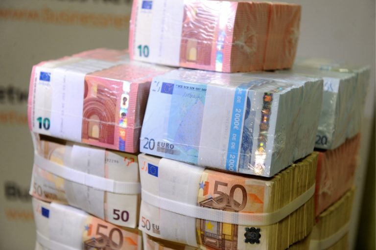 Общие налоговые долги в Латвии в начале июня составили 847 млн евро