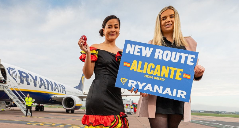 30 пьяных британцев устроили дебош на борту RyanAir. Вмешалась полиция