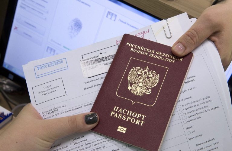Эстония продолжит выдавать визы гражданам России в особых случаях