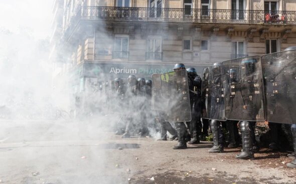 В Париже из-за протестов поврежден объект Олимпиады