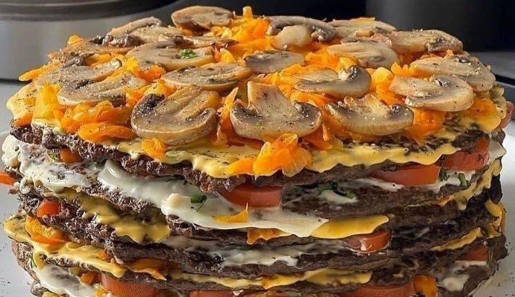 Вкусный и нарядный печёночный тортик