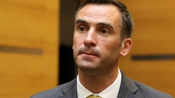 Стакис признал, что действовал неколлегиально, вывесив флаг LGBTQ у здания мэрии