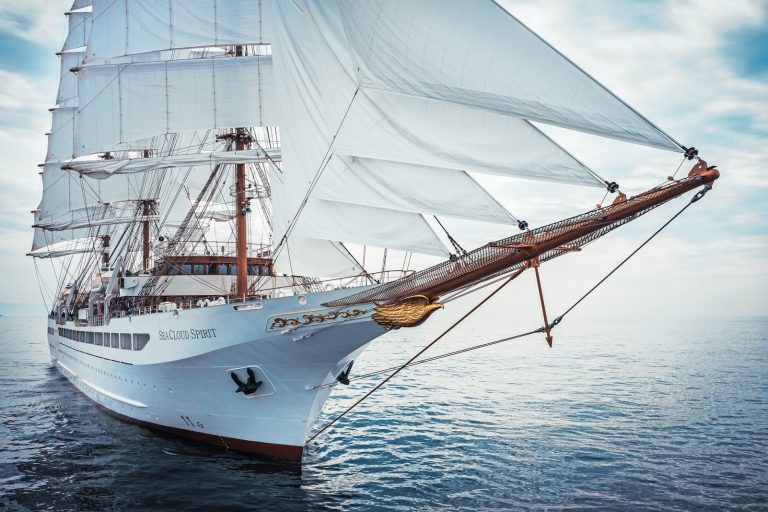 В субботу в Рижский порт зайдет круизный парусник класса люкс Sea Cloud Spirit