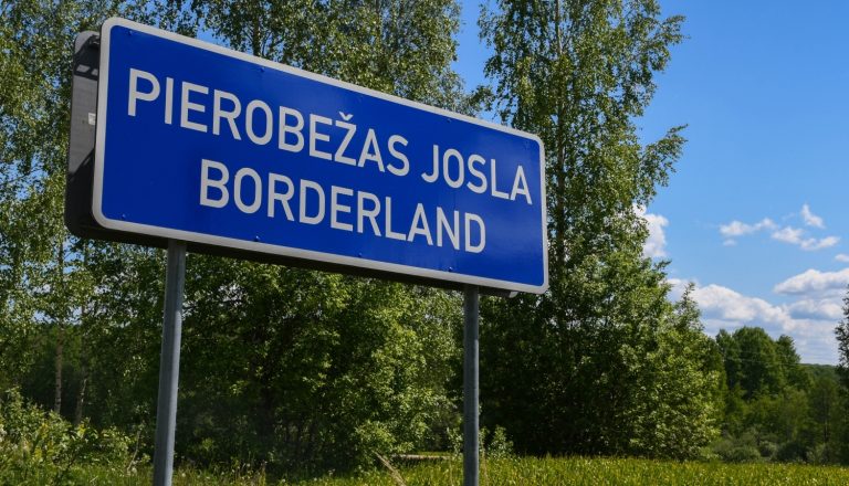 Граждане Украины получили тюремный срок за ввоз в Латвию нелегалов из Индии и Сирии