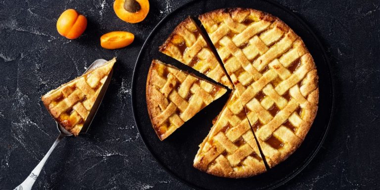 Готовим песочный пирог с абрикосами: пошаговый рецепт