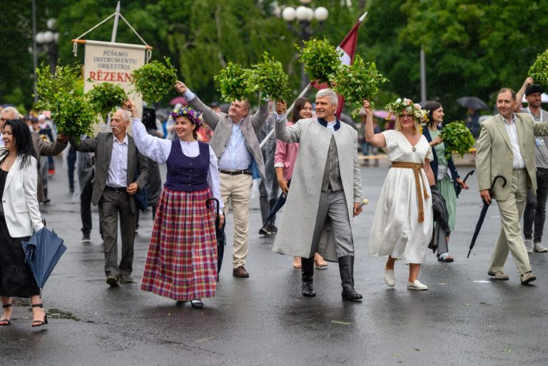 На время финансового аудита предложено отстранить мэра Барташевича от должности