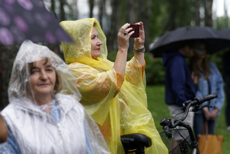 В пятницу, местами, возможны грозы и дожди