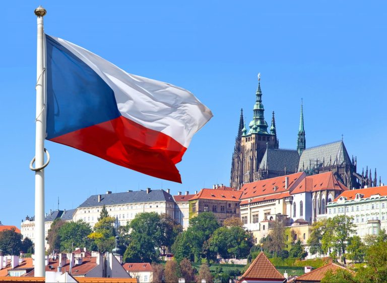 Чехия сократила льготы для украинских беженцев больше, чем на треть