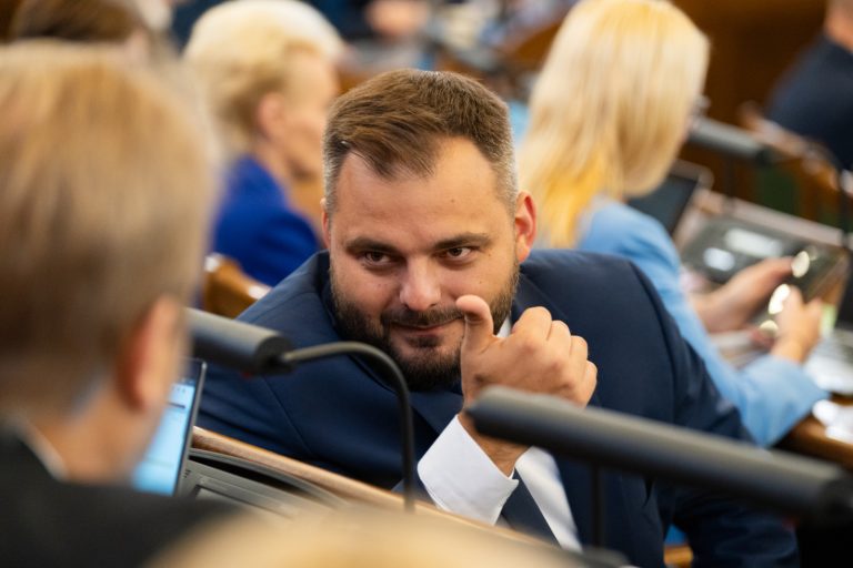 Кому достанется Минздрав и Минкультуры: разговоры в политический кулуарах