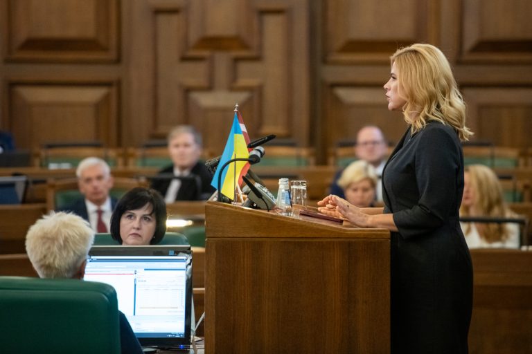 Силиня: критикуйте — я буду слушать, но дайте и возможность работать